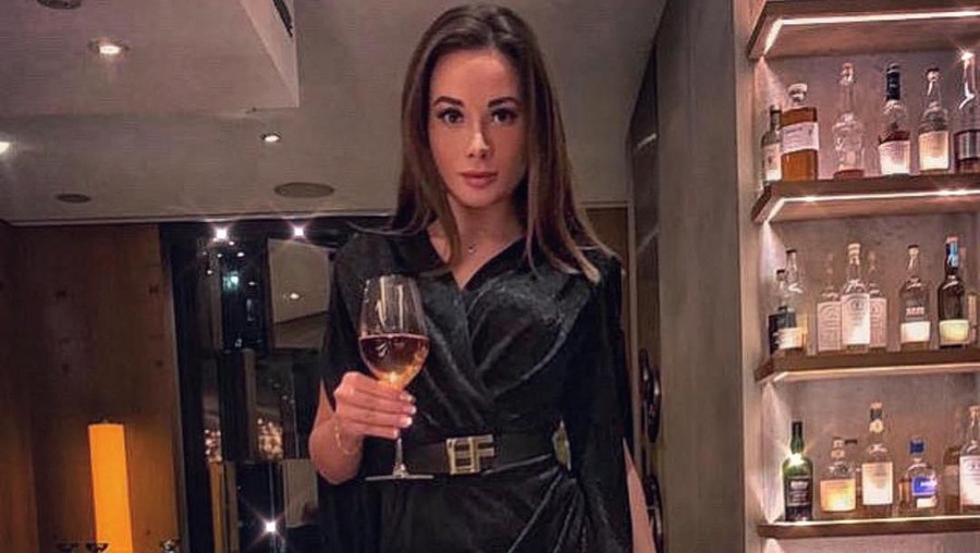 Kematian tragis para influencer dunia ini memang mengejutkan publik, dibalik kepopularitasnnya ternyata banyak orang yang mengincar nyawanya.