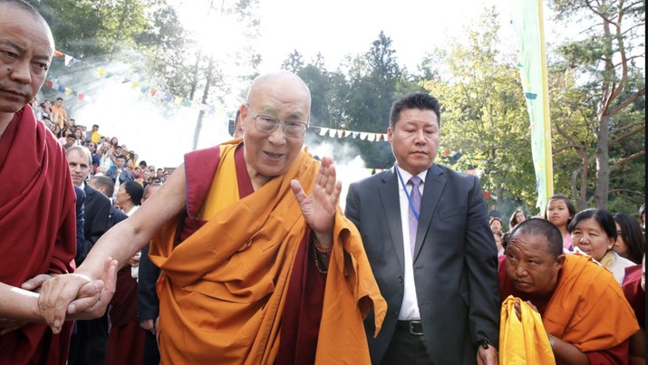 Pemimpin spiritual Tibet Dalai Lama tiba untuk kunjungannya ke Rikon Institute Tibet di Rikon, Swiss 21 September 2018. REUTERS / Arnd Wiegmann