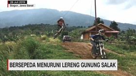 VIDEO: Bersepeda Menuruni Lereng Gunung Salak