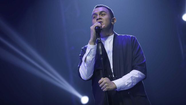 Lirik Lagu Cahaya - Tulus