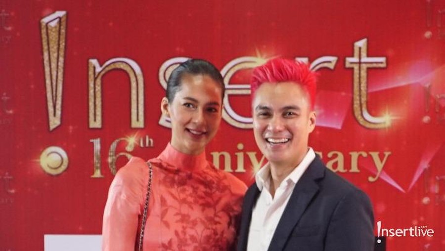 Baim Wong terlihat sumringah menyambut kelahiran anak pertamanya bersama Paula Verhoeven