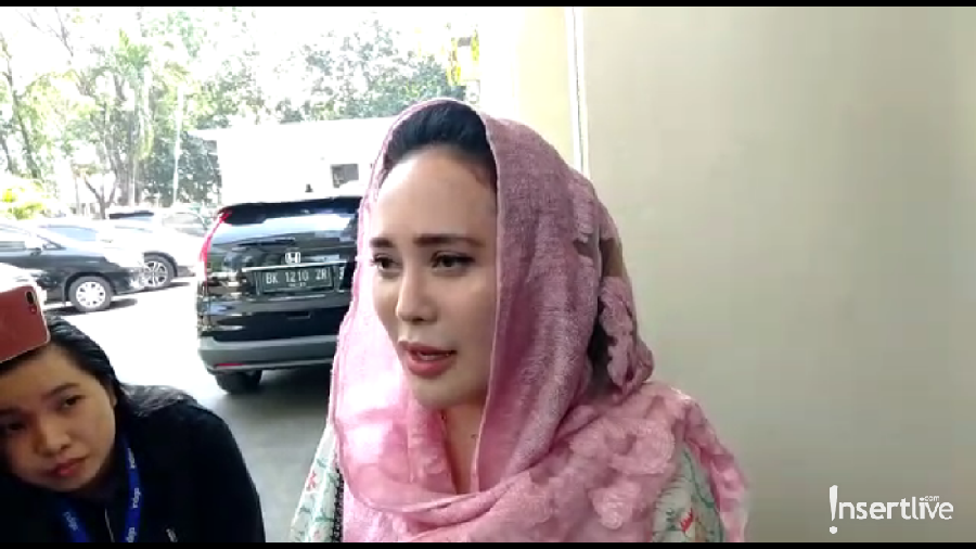 Penggugat Ashanty, Martin Pratiwi, kembali mendatangi Pengadilan Negeri Tangerang untuk menghadiri sidang mediasi.