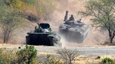 FOTO: Latihan Perang Marinir di Pantai Banongan Jatim Skenario latihan perang Armada Jaya XXXVII Korps Marinir mengaplikasikan peperangan modern riil melibatkan 8.493 personel di Pantai Banongan, Jatim.