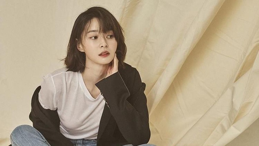 5. Terkait Rumor Berpacaran dengan Lee Jong Suk Beberapa fakta tentang Kwon Nara, wanita cantik yang dikabarkan jadi pacar Lee Jong Suk