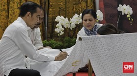 Jokowi dan Iriana Jajal Mobil Listrik di Batang: Enggak Ada Suaranya