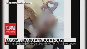 VIDEO: Anggota Polisi Diserang Massa di Palembang