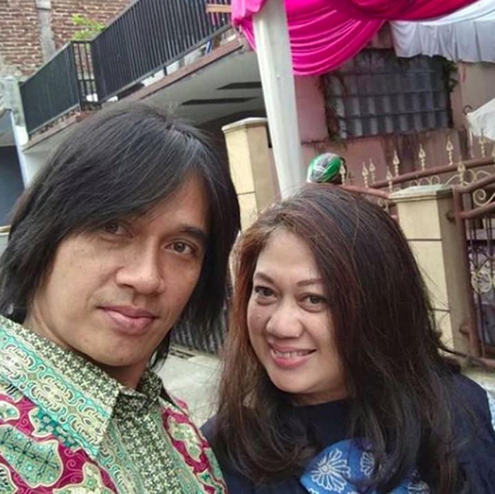 <p>Selama Agung Hercules sakit, Mira lah yang setia mendampingi Agung melakukan kemoterapi dan radiasi. (Foto: Instagram @mir4r4h4yu)</p>