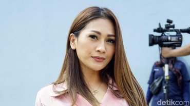 Tak Mau Lagi Punya Suami Bule, Tata Janeeta Lebih Pilih Pria Jawa