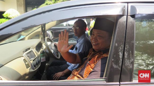 Didepak dari Waketum Gerindra, Poyuono Fokus Bantu Pemerintah Politikus Partai Gerindra Arief Poyuono buka suara soal posisinya yang terpental dari jabatan Wakil Ketua Umum Gerindra.