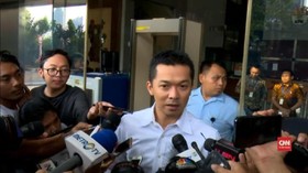 VIDEO: Taufik Hidayat Selesai Diperiksa KPK