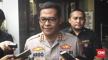 Mabes Polri akan mengevaluasi Kapolres Blitar dan Kasat Sabhara Blitar yang terlibat konflik diwarnai makian 'banci dan lemah'.