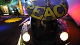 FOTO: Kenangan Tersisa dari Pesan Damai Woodstock Woodstock bukan sekadar festival musik. Pertama kali diadakan 1969, acara ini mengusung perdamaian dalam harmoni musik dan pernah jadi fenomena di budaya pop.