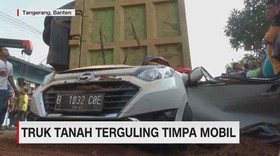 VIDEO: Truk Oleng Timpa Mobil, Seorang Balita Selamat