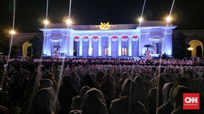 Menanggapi tewasnya mahasiswa di tengah aksi di Kendari, Stafsus Presiden mengatakan Jokowi sudah menginstruksikan kepada Kapolri agar anggotanya tak represif.