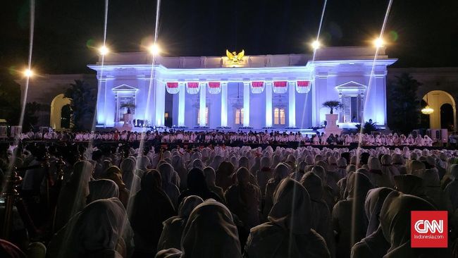 Mahasiswa Tewas, Istana Sebut Presiden Sudah Arahkan Kapolri Menanggapi tewasnya mahasiswa di tengah aksi di Kendari, Stafsus Presiden mengatakan Jokowi sudah menginstruksikan kepada Kapolri agar anggotanya tak represif.
