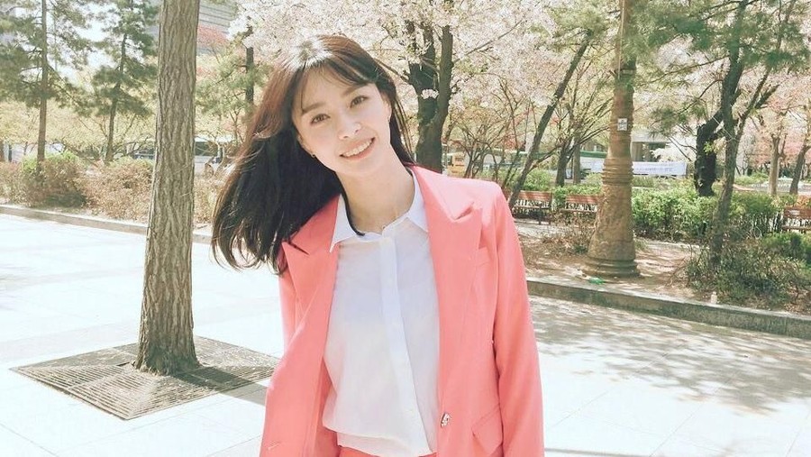2. Debut Bersama Hello Venus Beberapa fakta tentang Kwon Nara, wanita cantik yang dikabarkan jadi pacar Lee Jong Suk