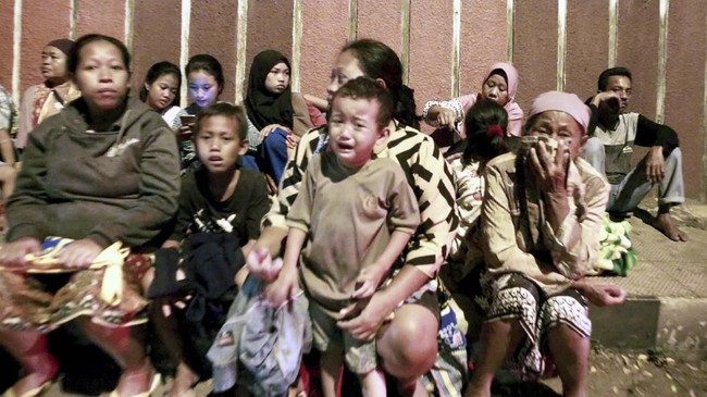 Latihan dan simulasi bencana menghadapi situasi seperti gempa Banten mesti diinisiasi pemerintah setempat dan menjadi kewajiban rutin.