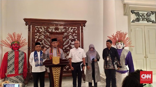 Gubernur DKI Jakarta Anies Baswedan memanggil PT Pertamina terkait tumpahan minyak di Kepulauan Seribu. Pertamina berjanji akan bertanggung jawab.