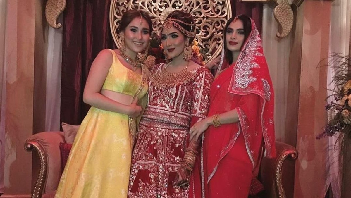 Ayu Ting Ting termasuk salah satu artis yang paling rajin datang ke kondangan&period; Berikut ini adalah7 potret penampilan Ayu Ting Tiing ketika pergi kondangan&period;