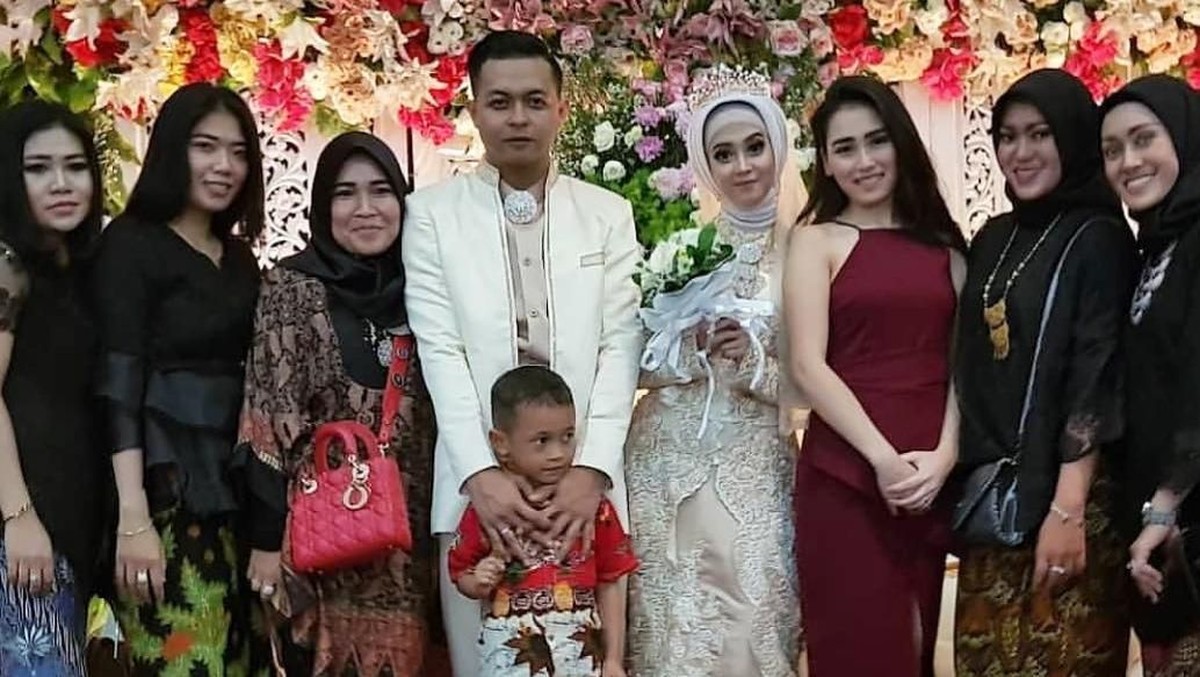 Ayu Ting Ting termasuk salah satu artis yang paling rajin datang ke kondangan&period; Berikut ini adalah7 potret penampilan Ayu Ting Tiing ketika pergi kondangan&period;