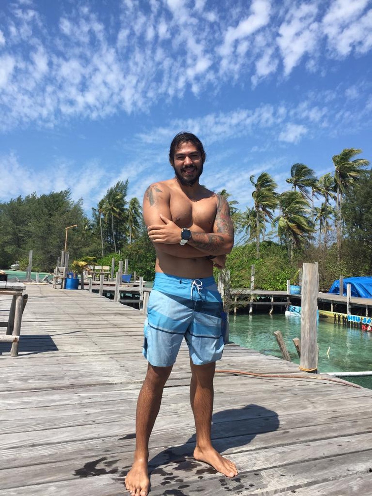 MTMA mengajak para host untuk reka adegan dari video klip Senorita di indahnya pantai Karimun Jawa&period;