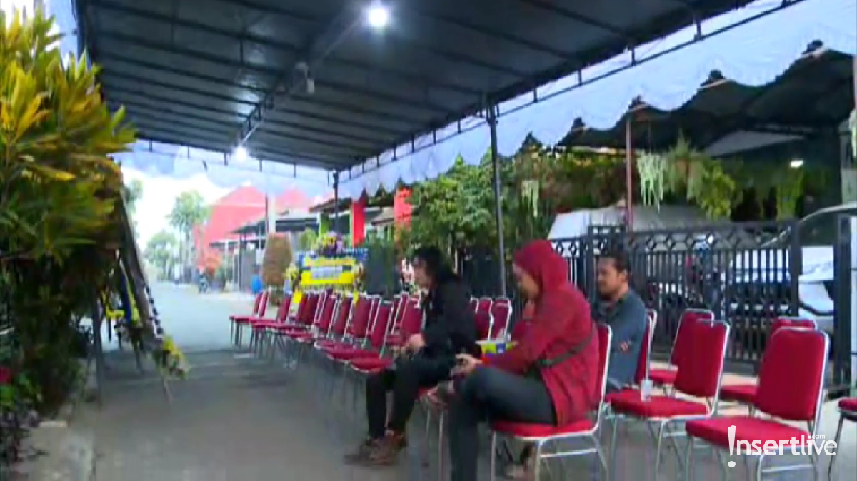Beberapa potret terkini keadaan rumah duka disemayamkannya jenazah Almarhum Agung Hercules di Bandung&period;