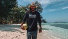MTMA mengajak para host untuk reka adegan dari video klip Senorita di indahnya pantai Karimun Jawa&period;