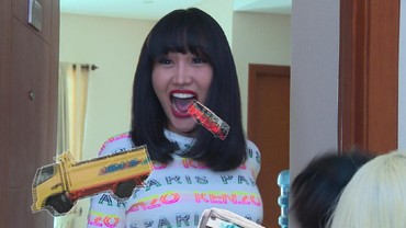 img-title Ketika Lucinta Luna Bertukar Peran Jadi Seorang Asisten
