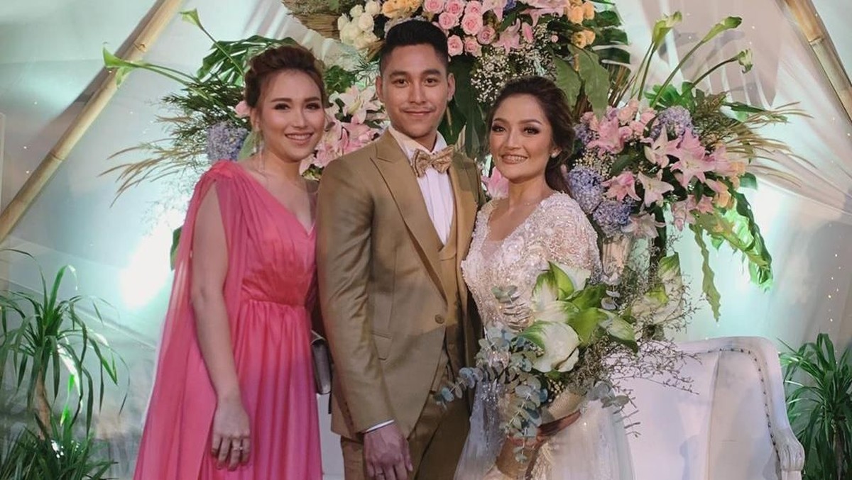 Ayu Ting Ting termasuk salah satu artis yang paling rajin datang ke kondangan&period; Berikut ini adalah7 potret penampilan Ayu Ting Tiing ketika pergi kondangan&period;