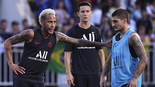 Neymar meminta Paris Saint-Germain (PSG) agar segera dilepas ke Barcelona untuk menghindarkan diri dari incaran Real Madrid.