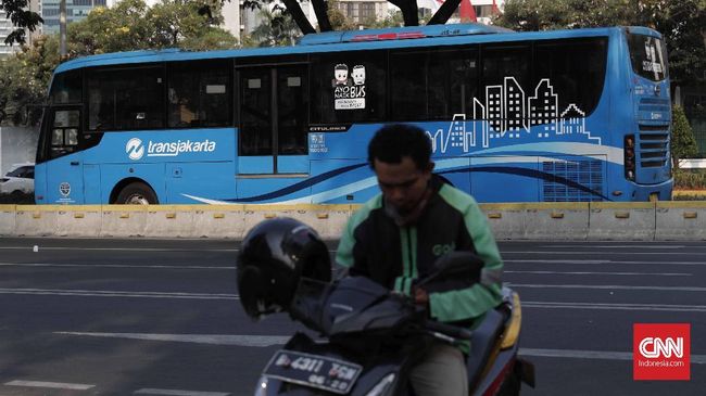 Transjakarta Tambah 18 Unit Bus Demi Ganjil Genap Transportasi Jakarta menambah 18 unit Bus Transjakarta demi mengimbangi kemungkinan peningkatan jumlah penumpang yang terjadi akibat perluasan ganjil genap.