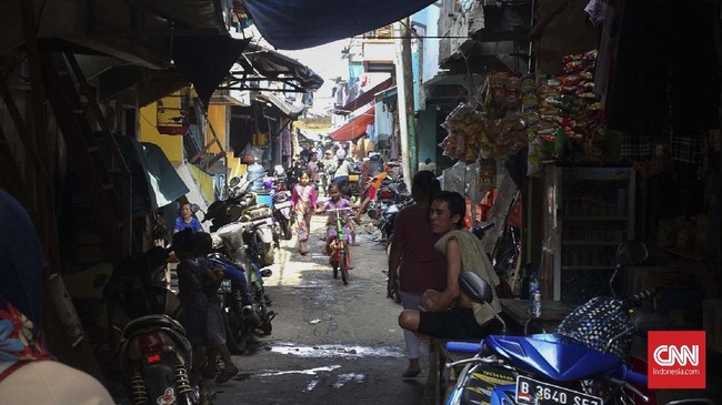 Seorang warga Penjaringan, Jakarta, bercerita bahwa penyebaran virus corona telah mengubah dia menjadi pribadi yang lebih memperhatikan kebersihan.