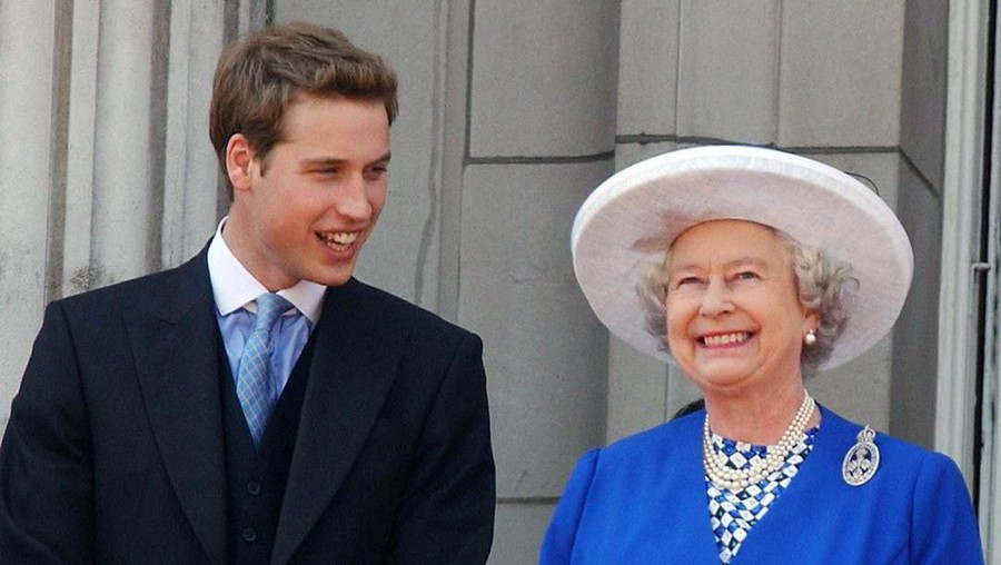 Throwback Momen Manis Ratu Elizabeth II & Pangeran William Kecil