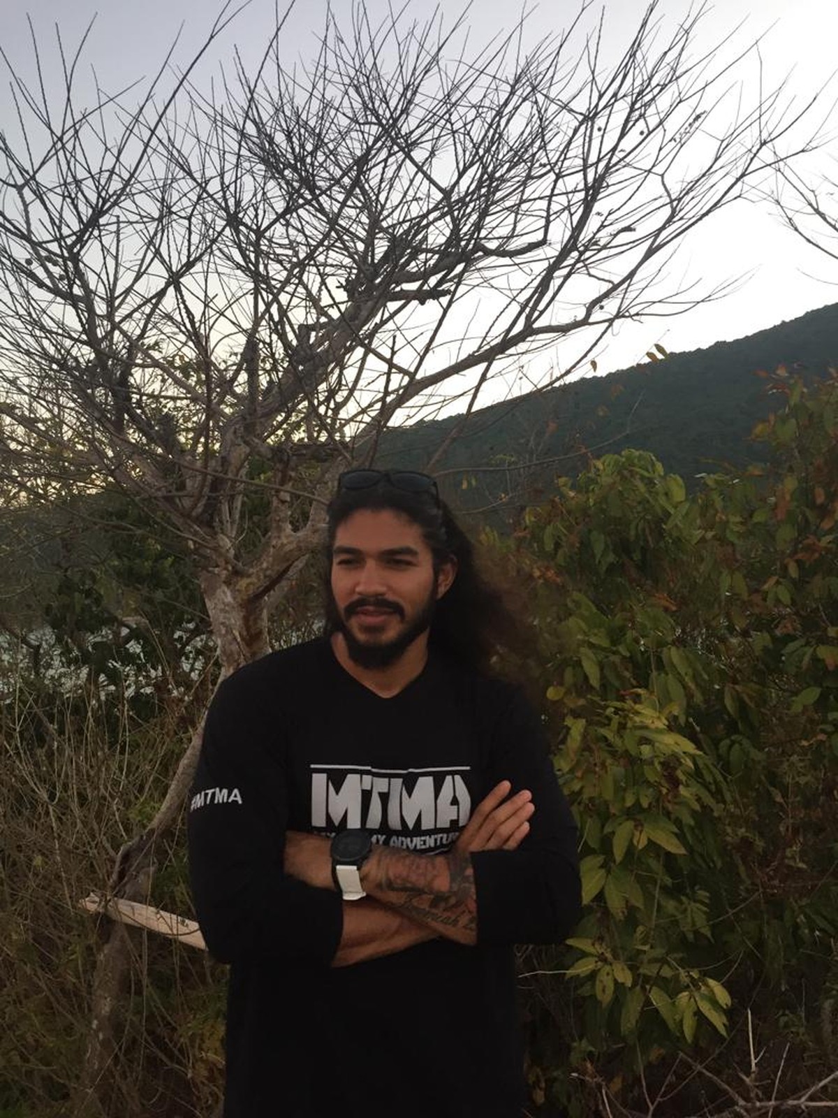 MTMA mengajak para host untuk reka adegan dari video klip Senorita di indahnya pantai Karimun Jawa&period;