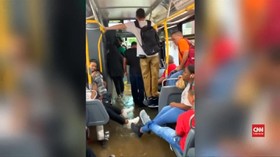 VIDEO: Momen Air Banjir Masuk ke Bus Kota New York