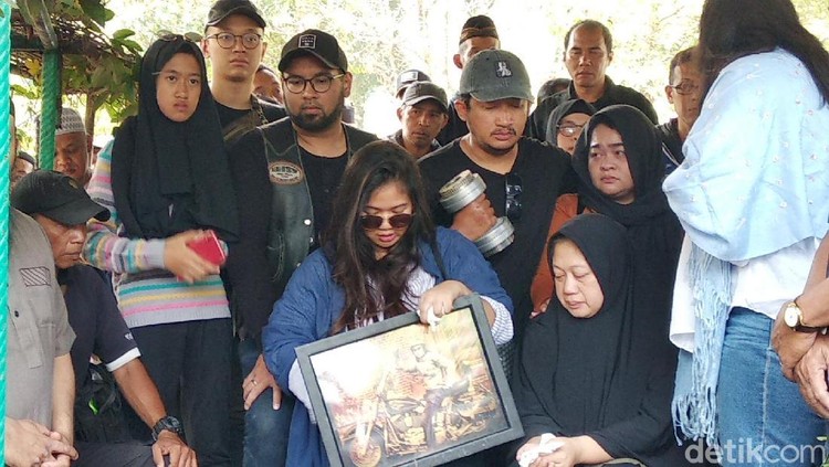 Putri Agung Hercules mengaku keluarganya sudah ikhlas dengan kepergian sang ayah.
