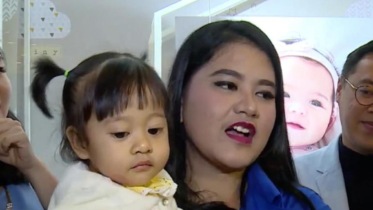 Takut bawa anak di tempat umum, ternyata Kahiyang Ayu punya pengalaman kurang menyenangkan saat membawa putri kecilnya, Sedah Mirah.