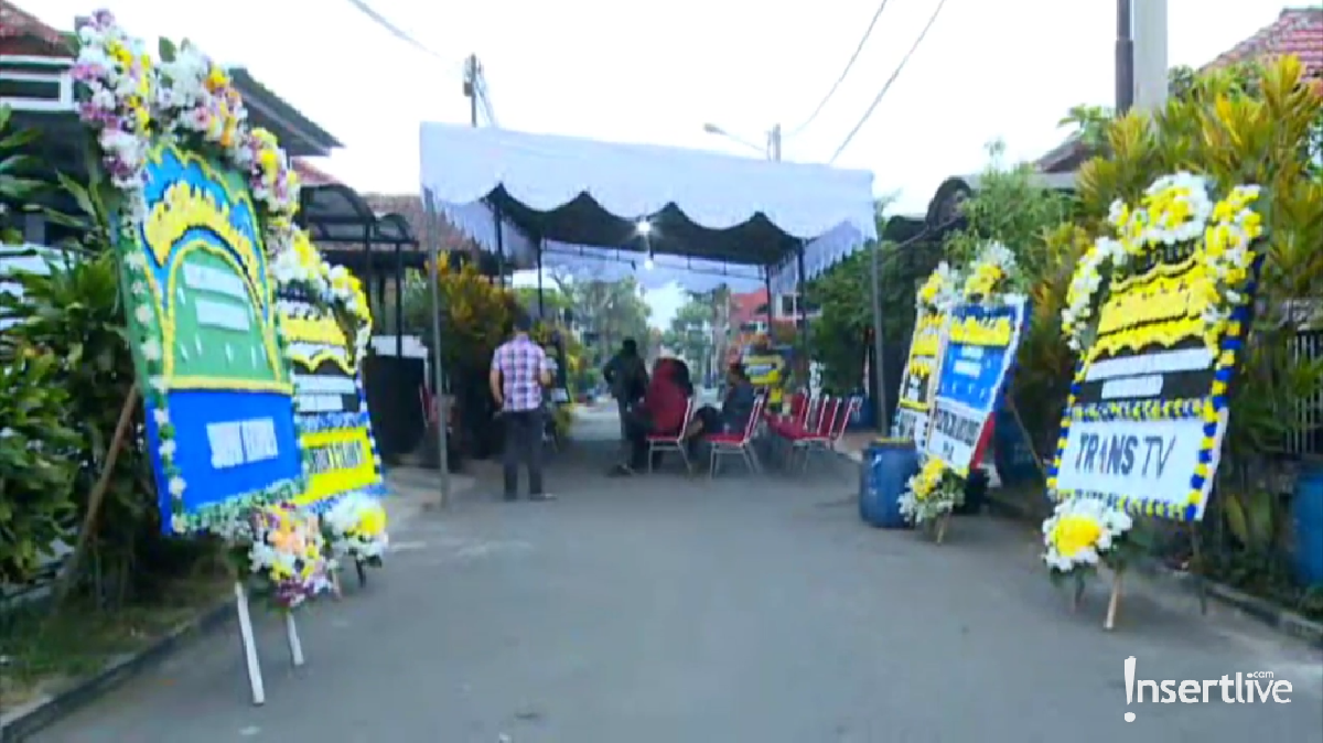 Beberapa potret terkini keadaan rumah duka disemayamkannya jenazah Almarhum Agung Hercules di Bandung&period;