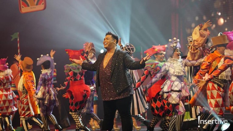 Intip Keseruan Konser Musikal Ivan Gunawan Live On Stage: Story of My Life Intip keseruan acara konser Ivan Gunawan bertajuk Story of My Life yang digelar pada Jum'at (2/8) di Ciputra Artpreneur, Lotte Shopping Avenue, Jakarta Selatan