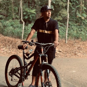 Sepeda Mahalnya Dicuri Orang, Anggy Umbara: Saya Kurang Sedekah