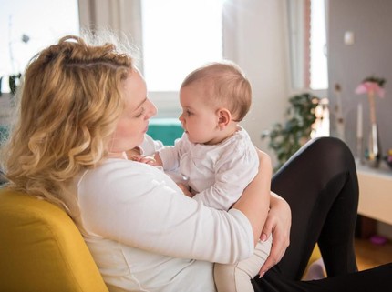 Tips Aman Menyusui Bayi yang Alami Alergi Makanan