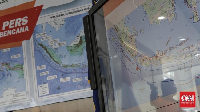Zona Megathrust pemicu gempa besar hingga tsunami di Indonesia terdeteksi 'mengepung' RI. Simak wilayah-wilayahnya.
