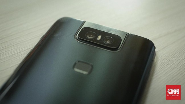CNNIndonesia.com berkesempatan menjajal Asus Zenfone 6 yang baru diperkenalkan di Spanyol pada 16 Mei lalu selama dua pekan.