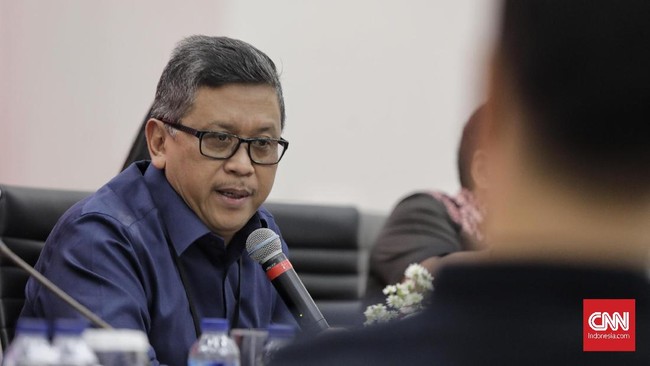 PDI Perjuangan memberikan dukungan sepenuhnya terhadap keputusan Presiden Jokowi untuk membentuk dua kementerian baru, yaitu ekonomi kreatif dan investasi.