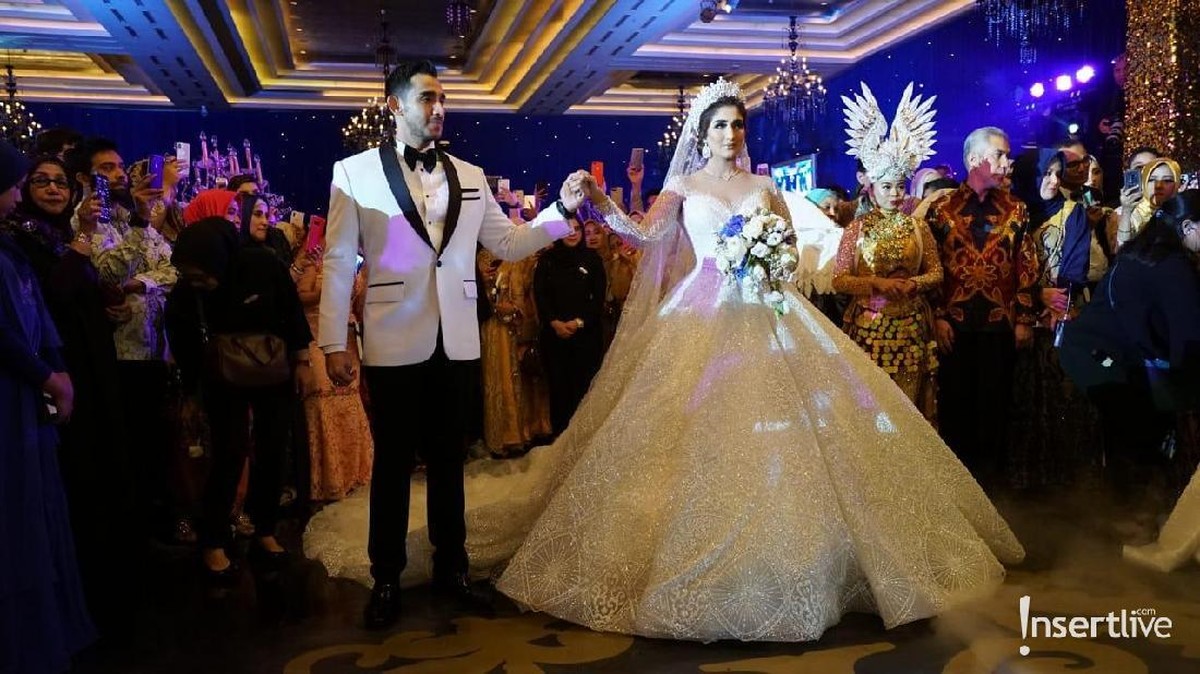 Tania Nadira dan Abdullah Alwi kembali menggelar resepsi mewah di sebuah hotel mewah di Jakarta&period;