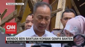 VIDEO: Mensos Beri Bantuan Korban Gempa Banten
