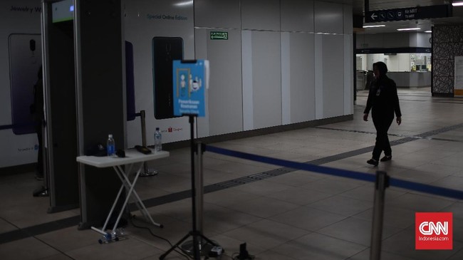 Sebab curah hujan yang tinggi membuat genangan di sejumlah titik tersebut, manajemen MRT Jakarta terpaksa menutup pintu masuk di sejumlah stasiun.
