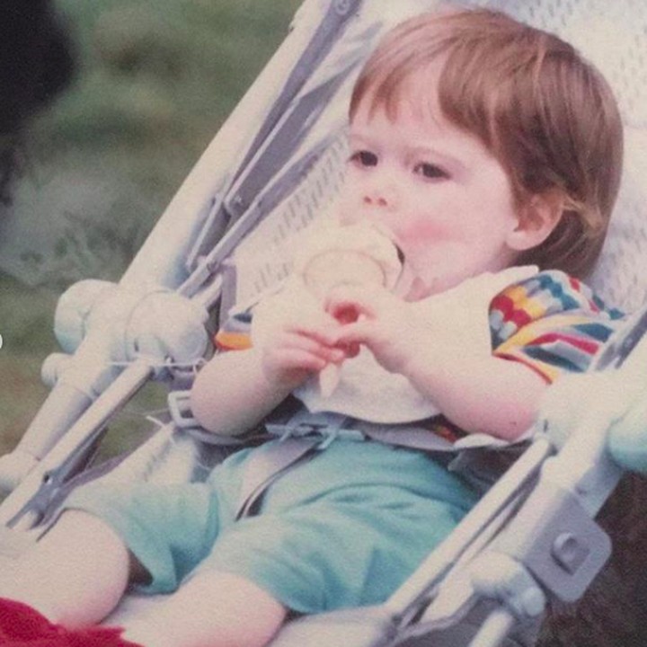 Putri yang bernama lengkap Eugenie Victoria Helena itu sering mengunggah foto masa kecilnya yang imut. (Foto: Instagram @princesseugenie)