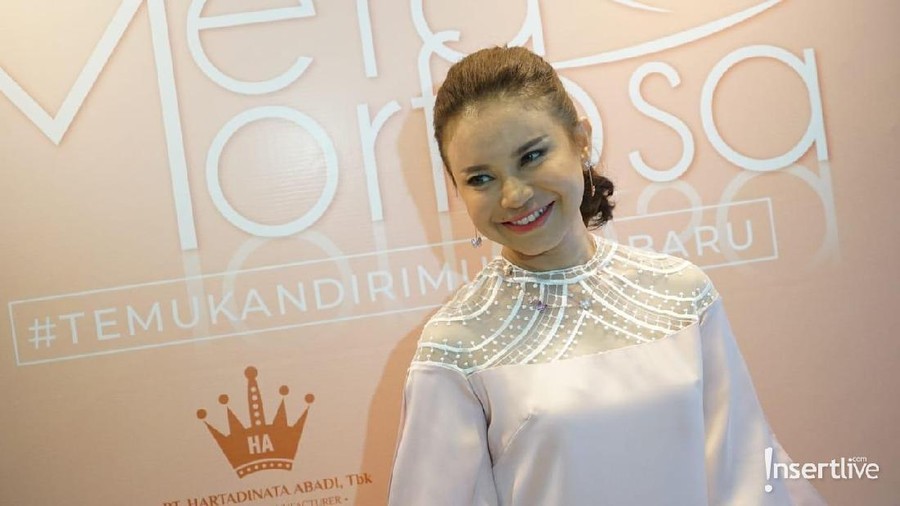 Khilaf Sakiti Hati Melly Goeslaw, Rossa: Permintaan Maafku Diterima Permintaan maaf Rossa pada Melly Goeslaw mengenai insiden Pesta Halloween.