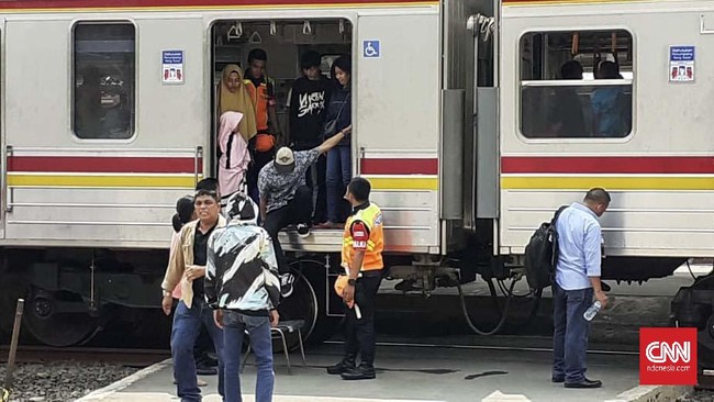 Untuk para pengguna KRL yang masih merencanakan perjalanan, diimbau agar membatakannya.